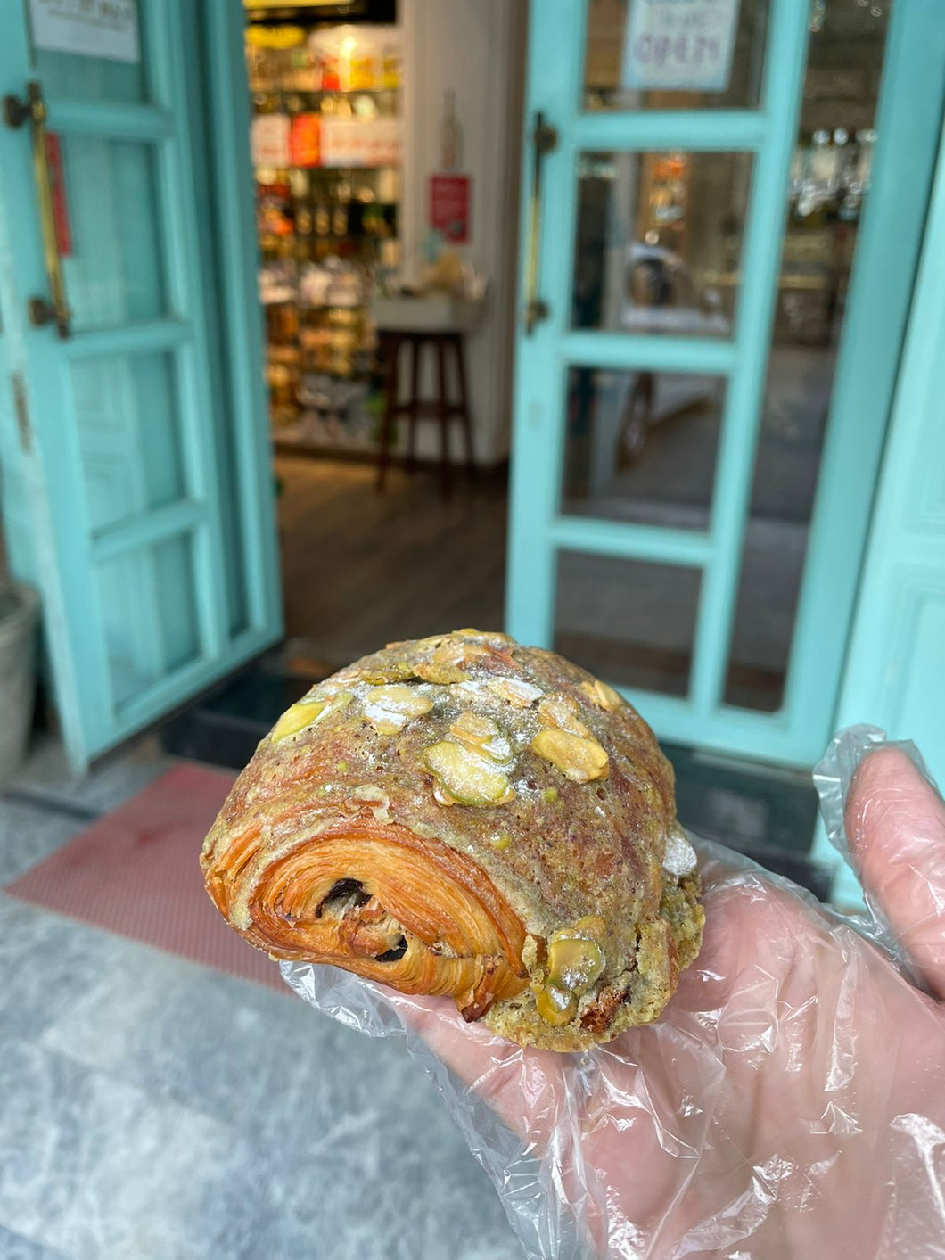 Pistachio Chocolate Croissant - TAYYIB - Tayyib Store - Lahore
